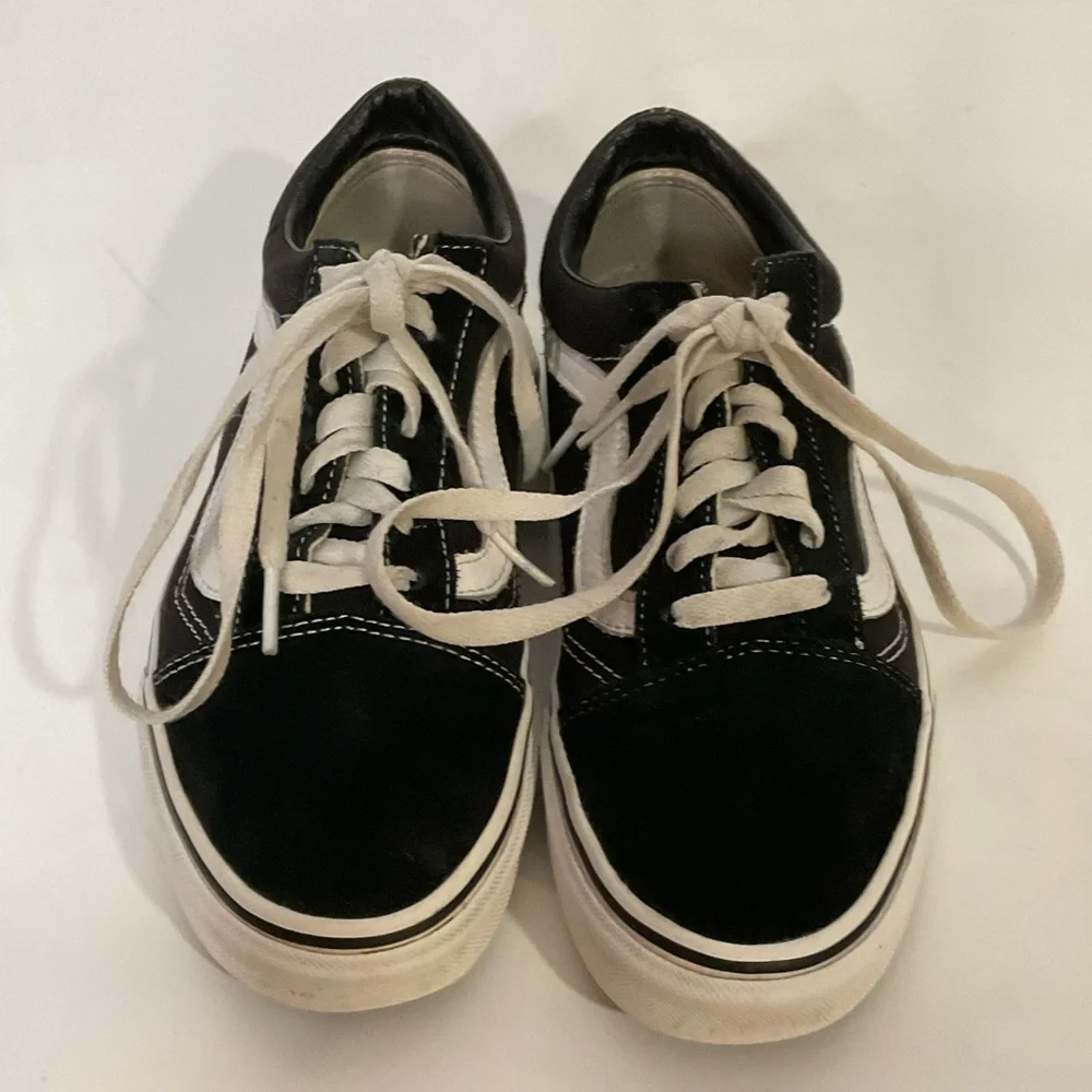 VANS Old Skool Black White Mens 5.5 Women’s 7 Lace-Up Sneakers; White Soles